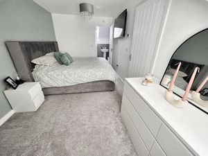 Bedroom- click for photo gallery